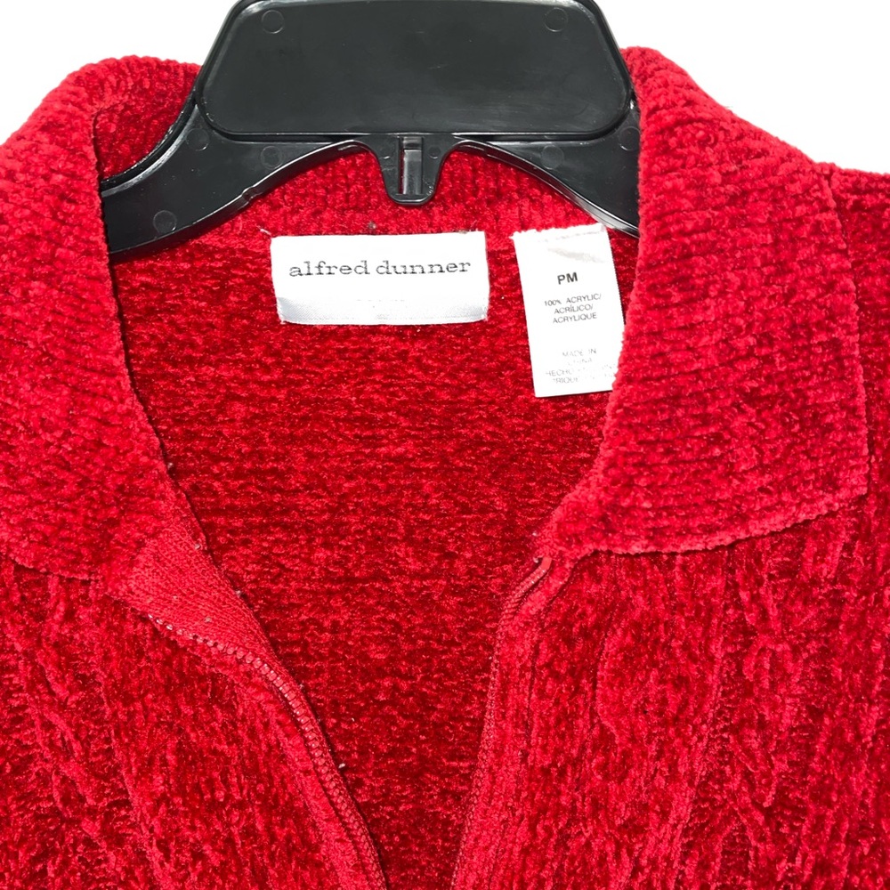 Red jacket - Picture 2 of 4